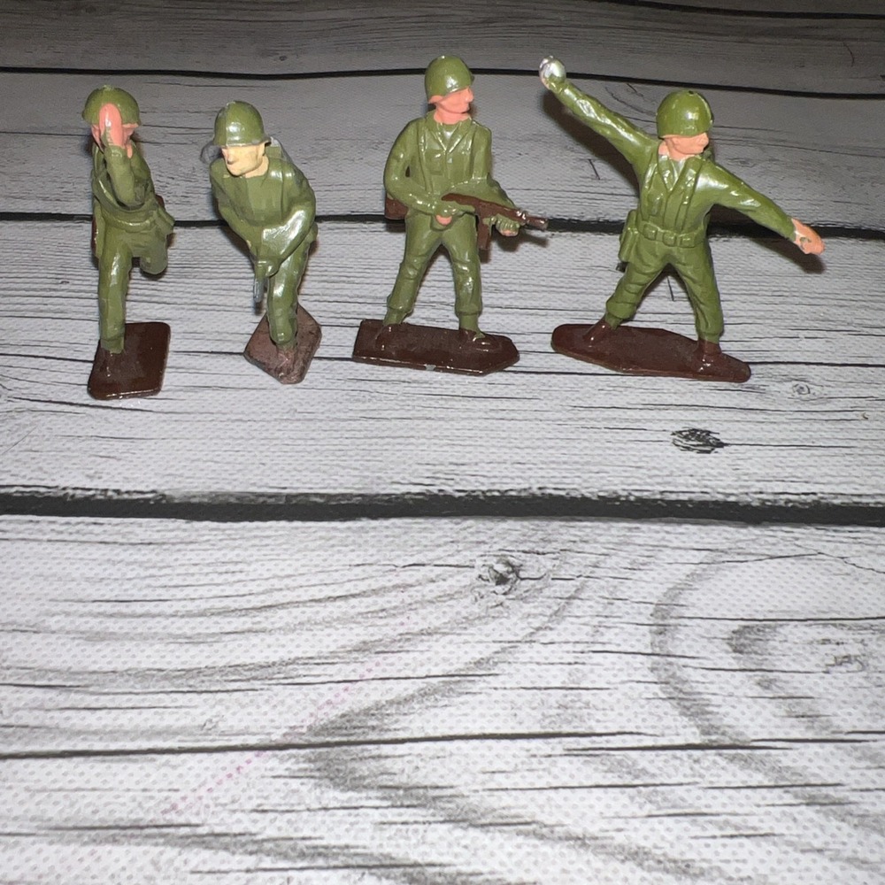 Lot Of 4 Vintage Britons made in Eng. Lead Army Figures